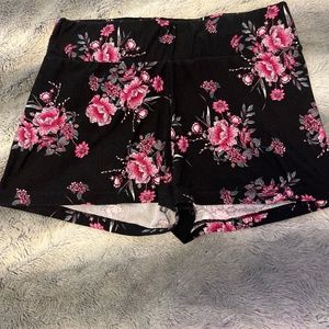 Derek Heart floral shorts